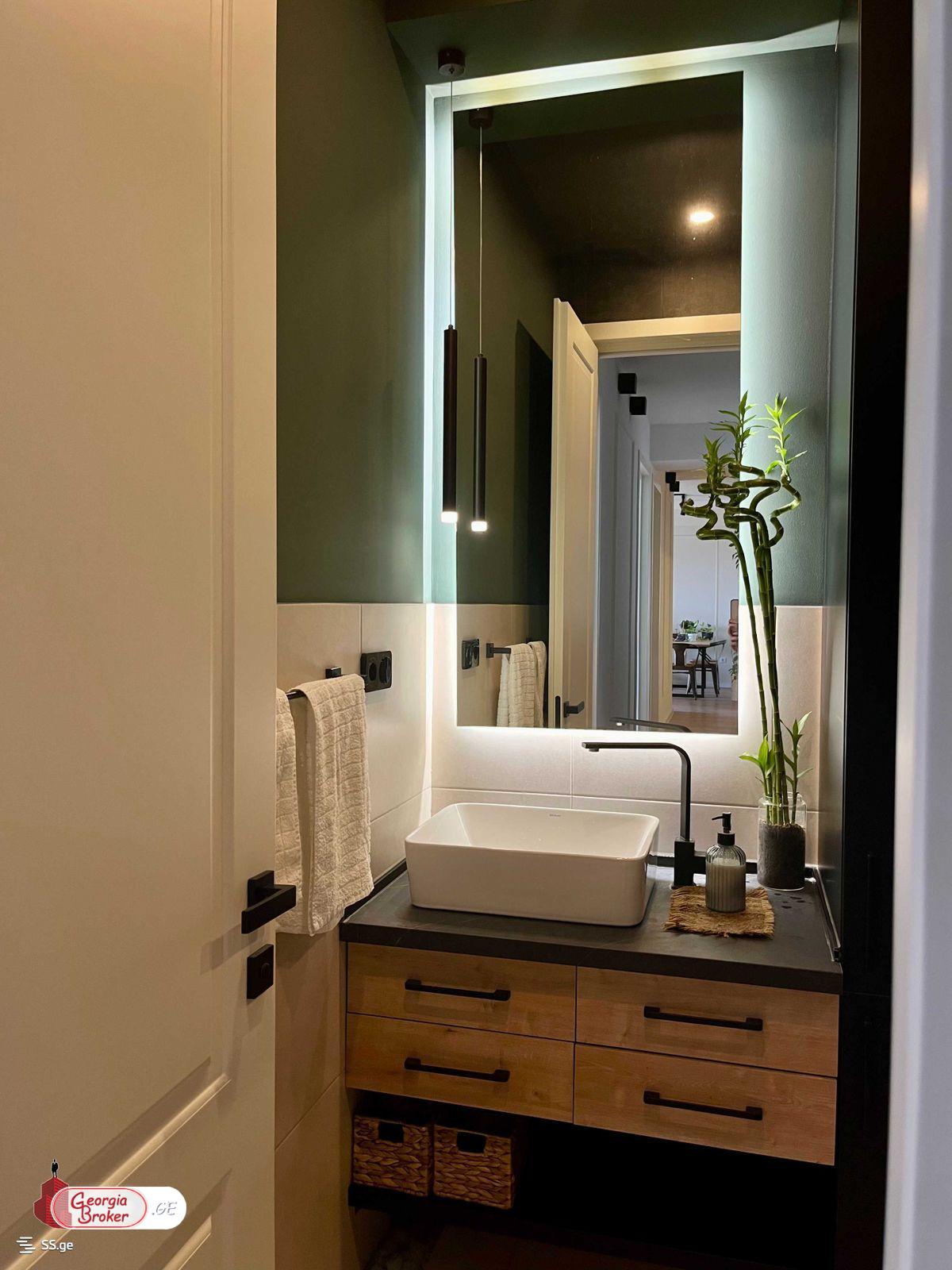 იყიდება ახალი გარემონტებული 5 ოთახიანი ბინა